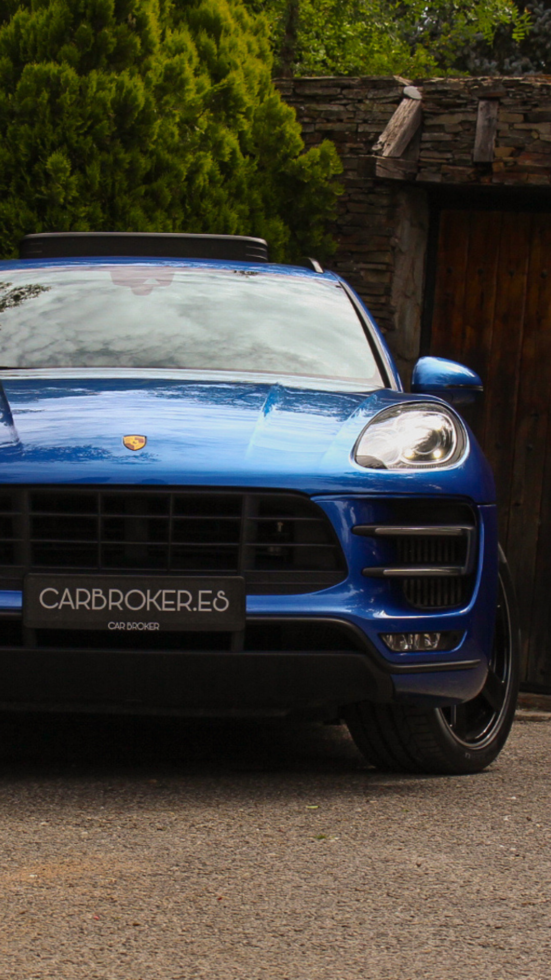 Porsche Macan Turbo azul, fotografía frontal.